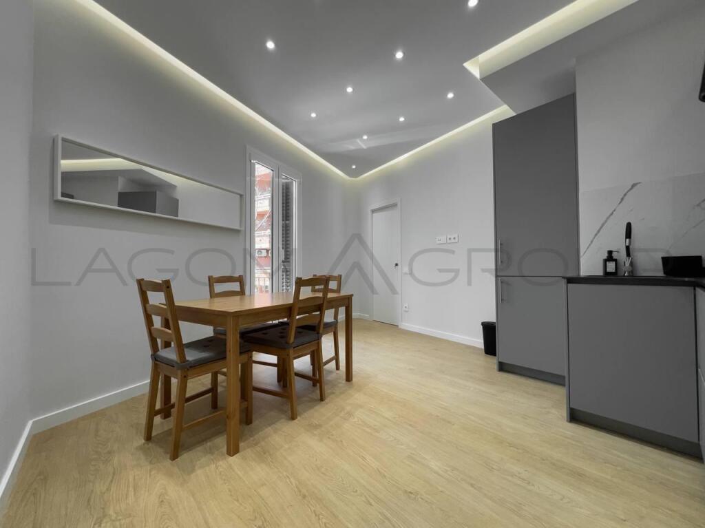 Imagen 3 de Piso reformado cerca Sagrada Familia con rentabilidad inmediata