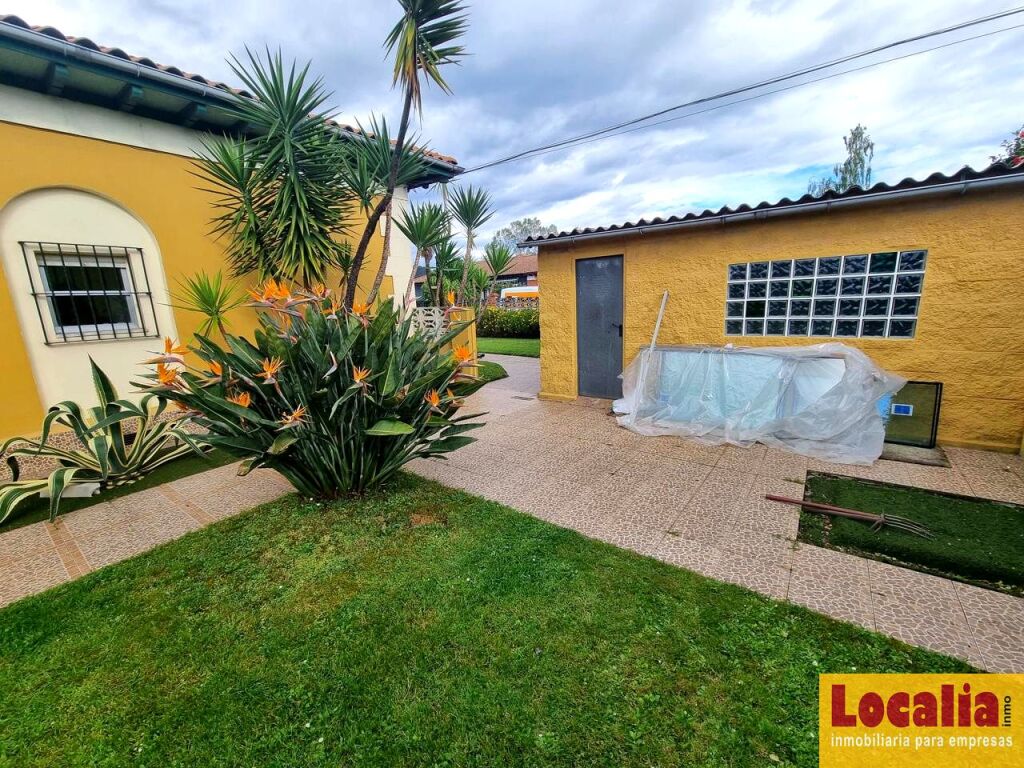Imagen 2 de Atractivo chalet con amplio terreno