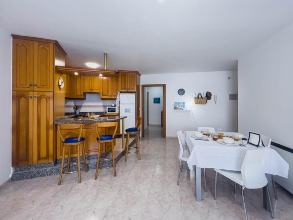 con plaza de garaje y puedes traerte tu mascota.