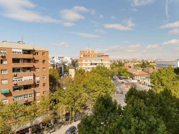 Imagen 2 de HOGAR FAMILIAR EN LA MEJOR FINCA DEL BARRIO Y CON LAS MEJORES VISTAS.