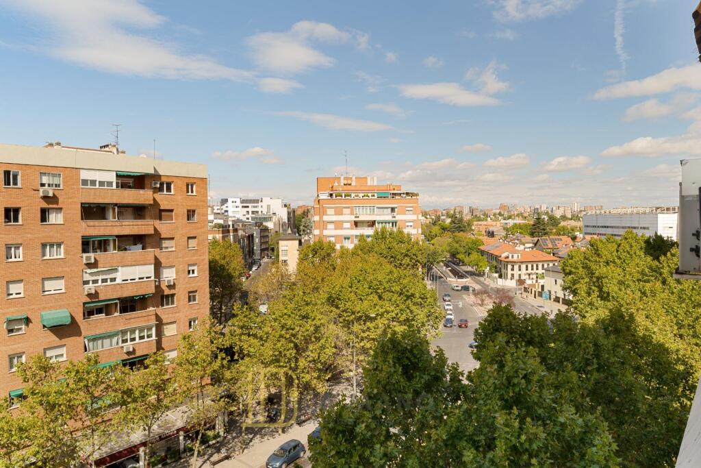 Imagen 2 de HOGAR FAMILIAR EN LA MEJOR FINCA DEL BARRIO Y CON LAS MEJORES VISTAS.