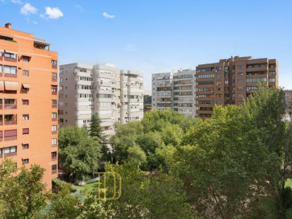 Imagen 3 de HOGAR FAMILIAR EN LA MEJOR FINCA DEL BARRIO Y CON LAS MEJORES VISTAS.