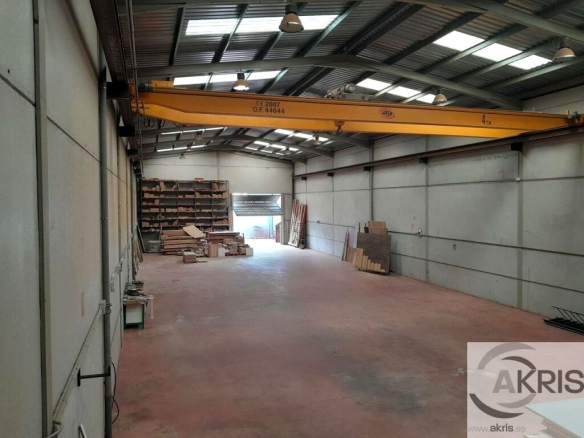 Imagen 3 de NAVE INDUSTRIAL CON PUENTE GRUA 4 TM