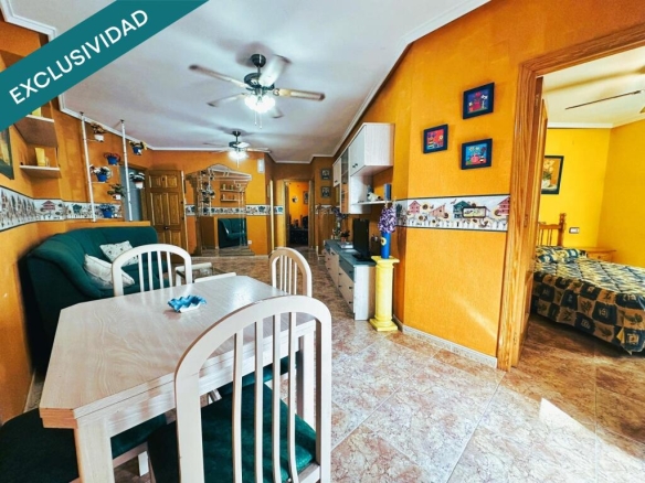 a solo 500 metros de la playa La Roqueta