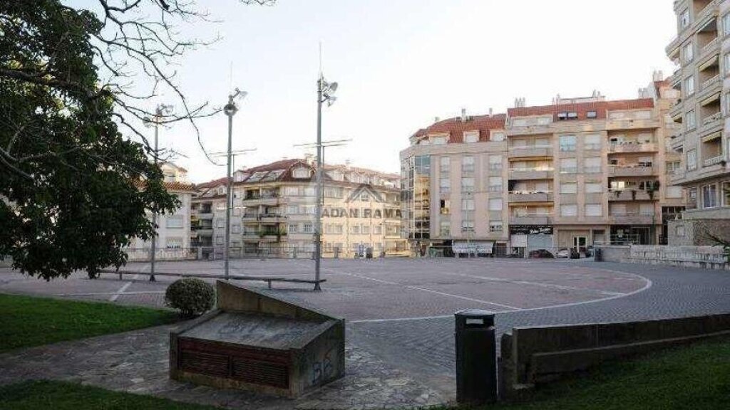 de 135m2 con 3 dormitorios y 2 baños con plaza de garaje y trastero