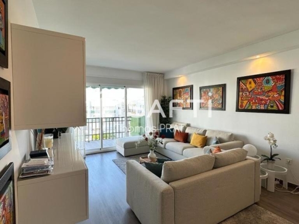 Imagen 2 de Magnífico apartamento renovado con terraza