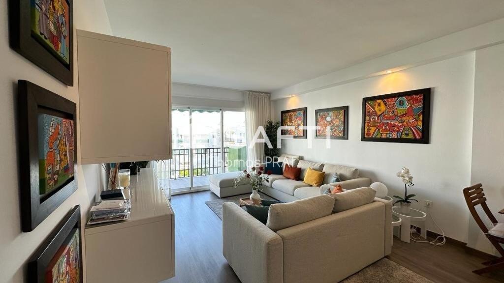 Imagen 2 de Magnífico apartamento renovado con terraza
