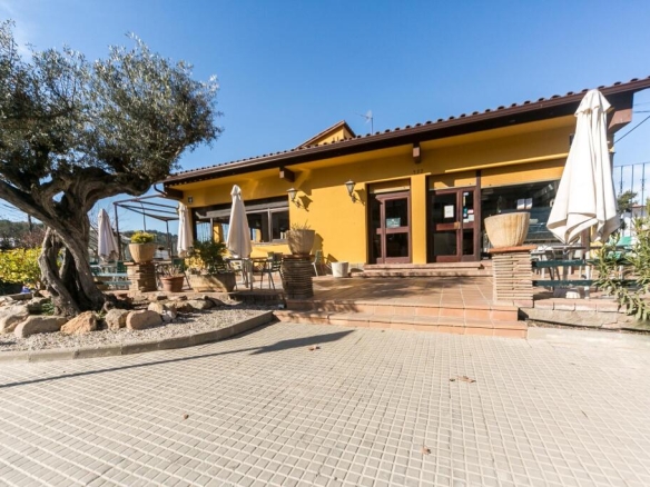 Imagen 1 de Restaurante con casa en preciosa ubicación de Cerdanyola - El Club del Propietario Imagen 1 de Restaurante con casa en preciosa ubicación de Cerdanyola