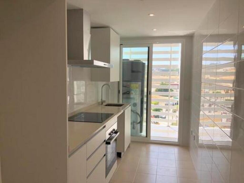 Imagen 2 de SE ALQUILAR PARA LARGA TEMPORADA PISO DE 3 HABITACIONES CON GARAJE Imagen 2 de SE ALQUILAR PARA LARGA TEMPORADA PISO DE 3 HABITACIONES CON GARAJE