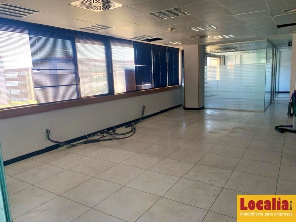 Imagen 2 de Amplia oficina de 380 metros en Valladolid