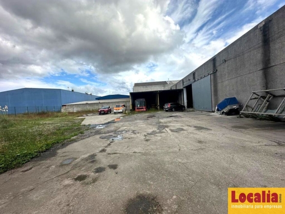 Imagen 3 de Amplia nave industrial con parcelas en Santander