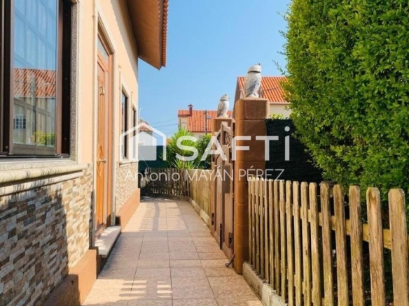 Imagen 2 de CASA EN VENTA EN AREEIROS - CASTIÑEIRAS - RIBEIRA