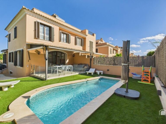 Imagen 1 de Villa de diseño amueblada y conectada en Puig de Ros – C/ Esparver - El Club del Propietario Imagen 1 de Villa de diseño amueblada y conectada en Puig de Ros – C/ Esparver