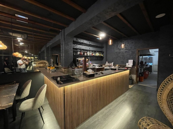 Imagen 2 de Nave comercial en Traspaso en Torrevieja Alicante