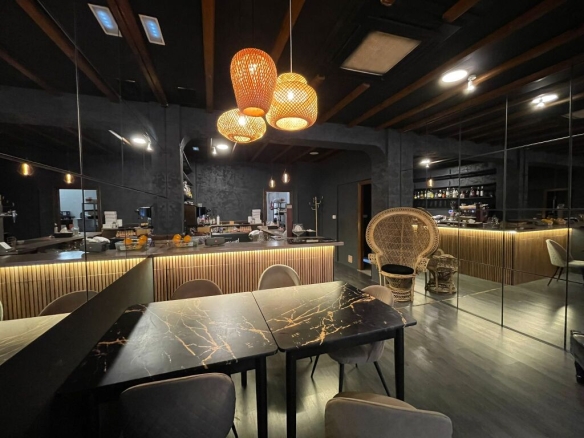 Imagen 3 de Nave comercial en Traspaso en Torrevieja Alicante