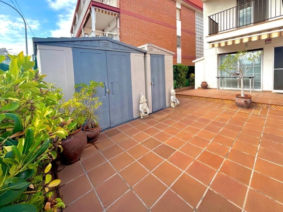 Imagen 2 de Fantástica casa pareada en Cubelles a pocos metros del mar.