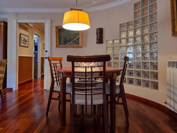 Imagen 2 de Ático dúplex de 4 dormitorios con terraza privada de 35 m².