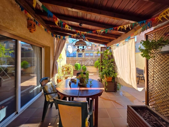 Imagen 1 de Ático dúplex de 4 dormitorios con terraza privada de 35 m².