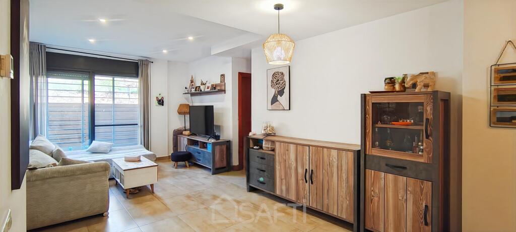 amplitud y habitación en planta principal.