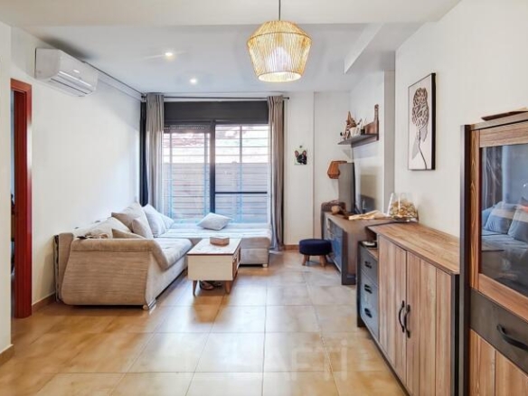 amplitud y habitación en planta principal.