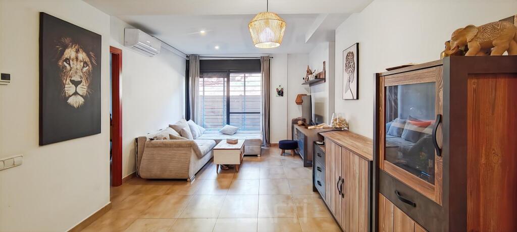 amplitud y habitación en planta principal.