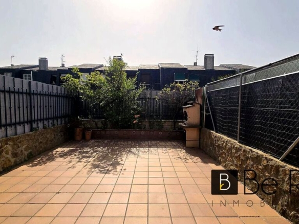 Imagen 1 de ¡EN VENTA! CÓMODO CHALET ADOSADO EN VALDEMORILLO - El Club del Propietario Imagen 1 de ¡EN VENTA! CÓMODO CHALET ADOSADO EN VALDEMORILLO