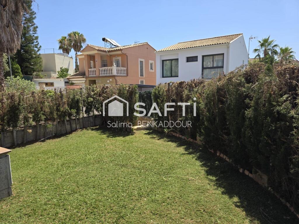 Imagen 2 de Estupendo chalet de 450 m2 de parcela y 365 m2 de vivienda.