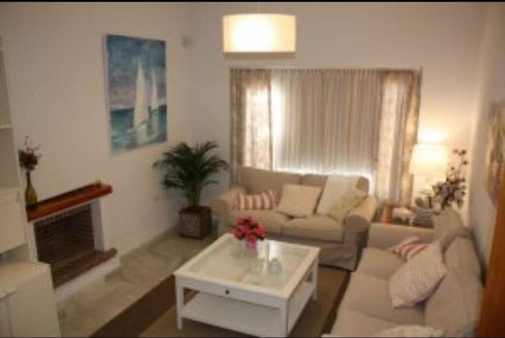 Imagen 2 de SE VENDE PRECIOSO CHALET A 150 METROS DE LA PLAYA DE LA BARROSA Imagen 2 de SE VENDE PRECIOSO CHALET A 150 METROS DE LA PLAYA DE LA BARROSA