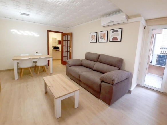 Imagen 1 de Alquiler larga duración de piso totalmente reformado.