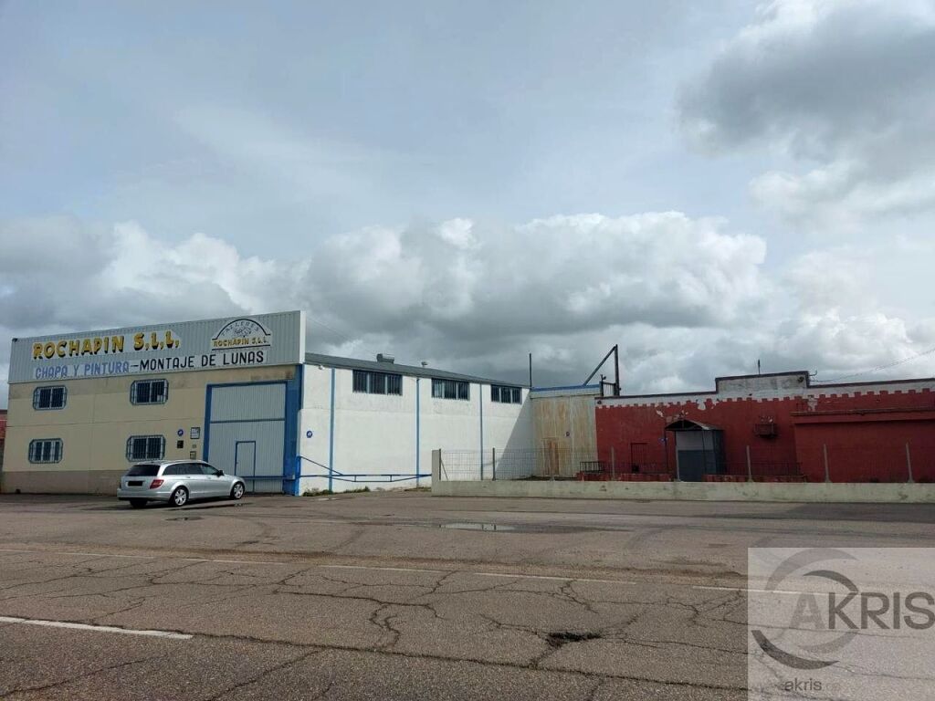 Imagen 3 de ? ¡Inversión con potencial garantizado! Nave industrial + bar de carretera en ubicación estratégica