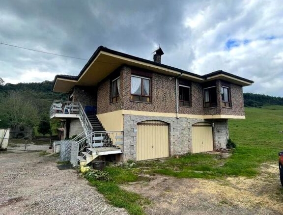 Imagen 4 de Amplia finca con chalet y anexos en Hazas de Cesto