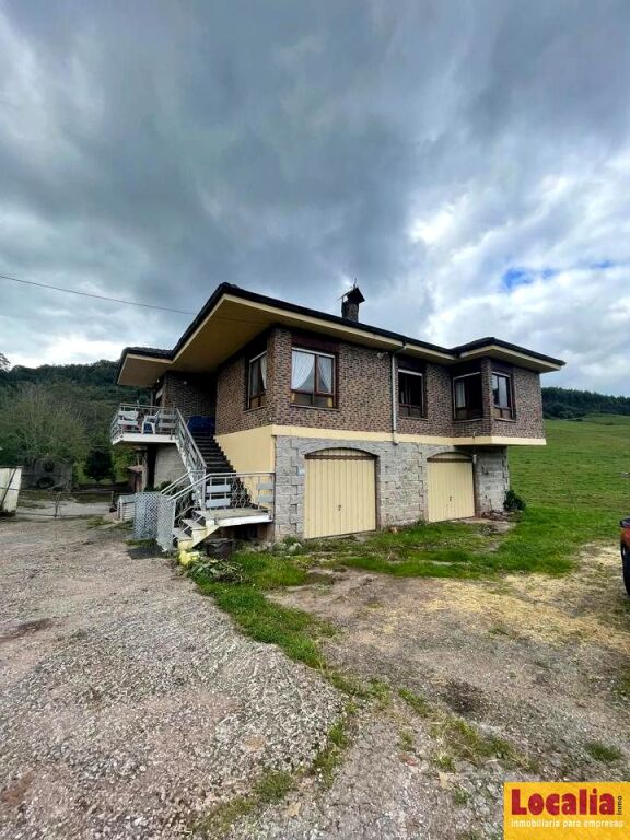 Imagen 4 de Amplia finca con chalet y anexos en Hazas de Cesto Imagen 4 de Amplia finca con chalet y anexos en Hazas de Cesto