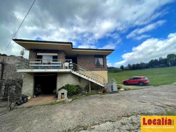 Imagen 1 de Amplia finca con chalet y anexos en Hazas de Cesto