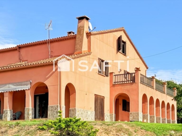 Imagen 1 de GRAN CASA ESTILO MASÍA-VILLA CATALANA CON DOS VIVIENDAS INDEPENDIENTES
