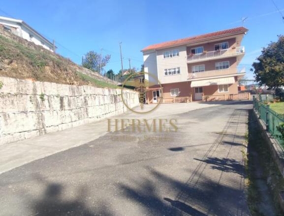 Imagen 2 de Casa de 472 m2 con 11 habitaciones y 5 baños en Vilaboa