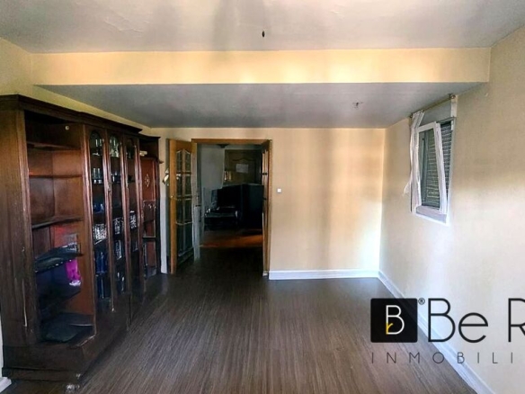 Imagen 2 de EN VENTA PISO CON TERRAZA A REFORMAR EN PUERTA DEL ÁNGEL (MADRID).