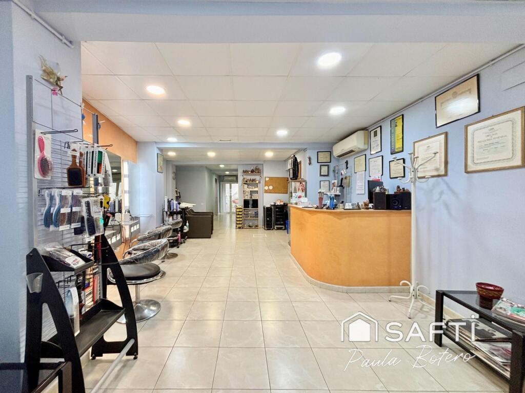 Imagen 4 de SE VENDE LOCAL COMERCIAL CON NEGOCIO FUNCIONANDO EN EL CENTRO DE VILANOVA I LA GELTRU Imagen 4 de SE VENDE LOCAL COMERCIAL CON NEGOCIO FUNCIONANDO EN EL CENTRO DE VILANOVA I LA GELTRU