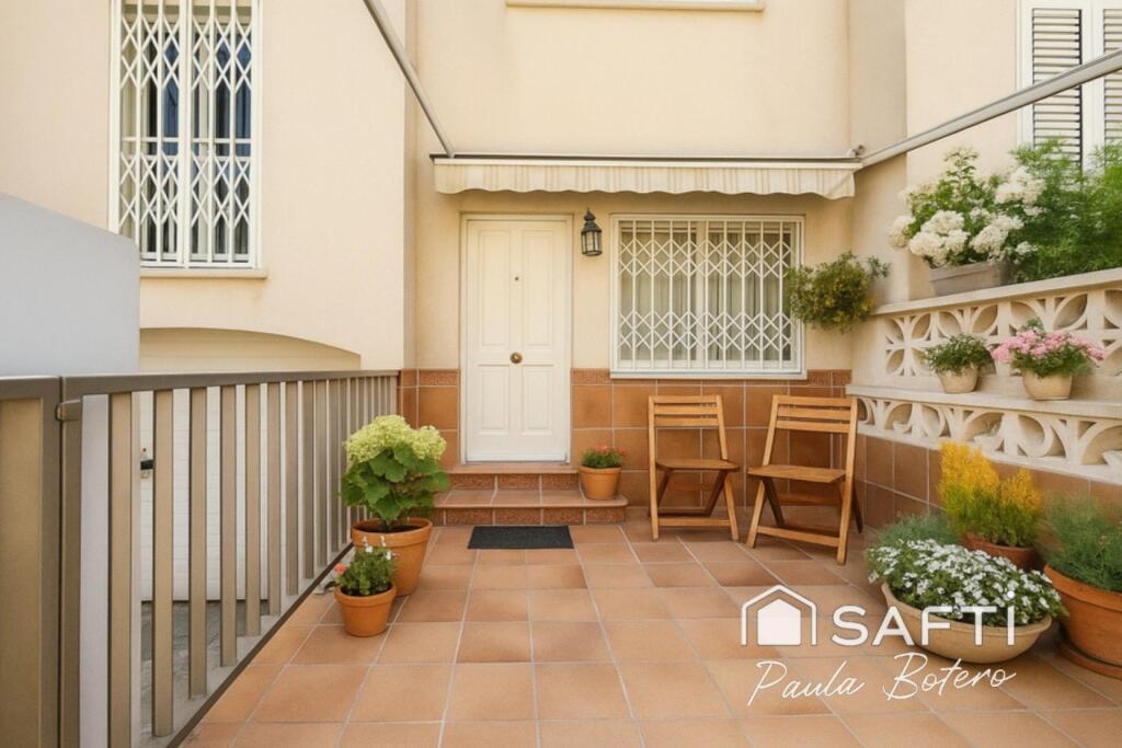 Imagen 2 de Amplia vivienda adosada en zona céntrica y tranquila. Imagen 2 de Amplia vivienda adosada en zona céntrica y tranquila.