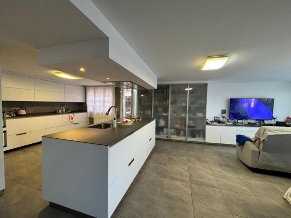 Imagen 2 de SE VENDE IMPRESIONANTE CHALET CON VISTAS AL MAR EN PANXON - NIGRAN