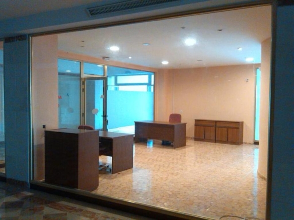 Imagen 2 de FANTÁSTICO  LOCAL EN ESTEPONA MUY BIEN SITUADO. 40 M2 TRANSFORMADO