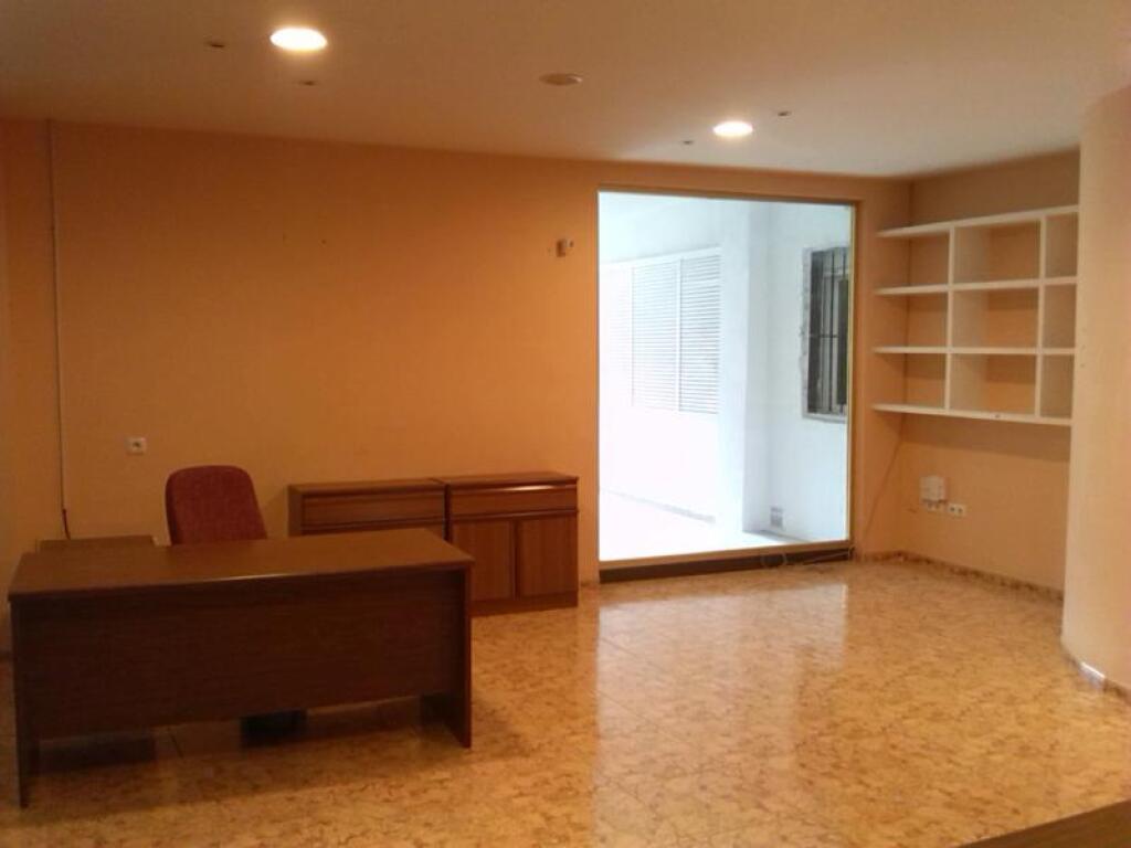 Imagen 3 de FANTÁSTICO  LOCAL EN ESTEPONA MUY BIEN SITUADO. 40 M2 TRANSFORMADO