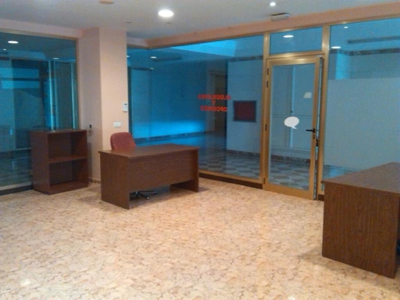 Imagen 4 de FANTÁSTICO  LOCAL EN ESTEPONA MUY BIEN SITUADO. 40 M2 TRANSFORMADO