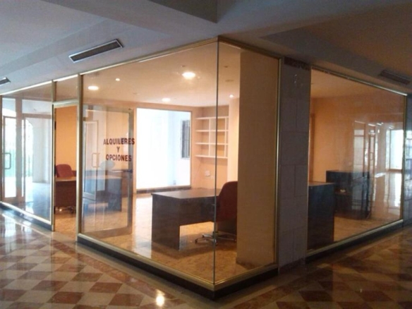 Imagen 1 de FANTÁSTICO  LOCAL EN ESTEPONA MUY BIEN SITUADO. 40 M2 TRANSFORMADO