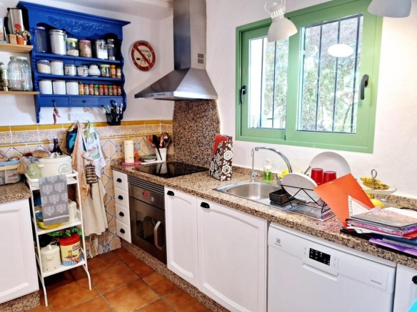 Imagen 2 de Casa rústica de 4 habitaciones cerca de Pinoso - Sin comisión.