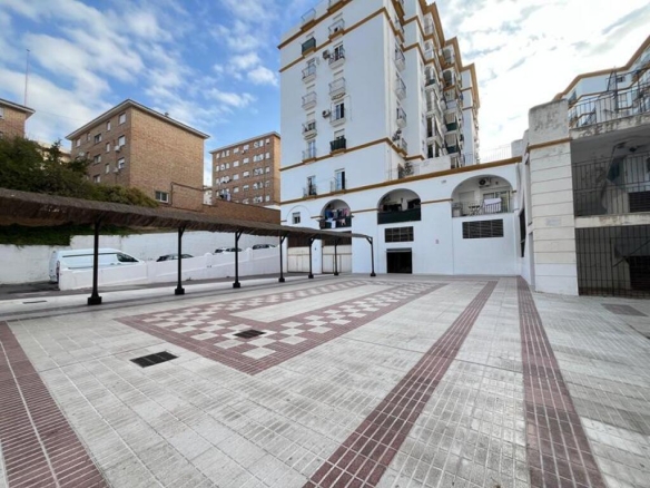 Imagen 1 de ¡GRAN OPORTUNIDAD EN ESTEPONA! LOCAL COMERCIAL EN BRUTO CON INFINITAS POSIBILIDADES - El Club del Propietario Imagen 1 de ¡GRAN OPORTUNIDAD EN ESTEPONA! LOCAL COMERCIAL EN BRUTO CON INFINITAS POSIBILIDADES