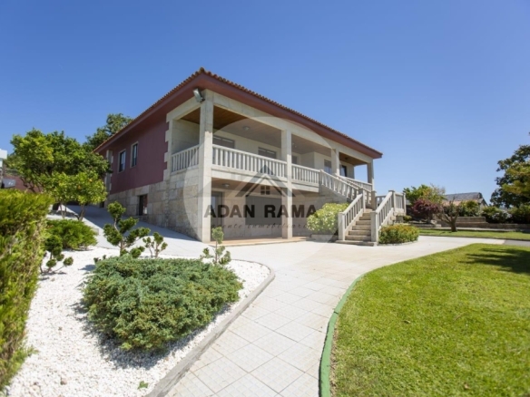 Imagen 1 de Venta de casa en Sanxenxo