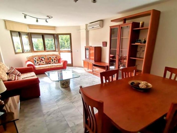 Imagen 1 de VIVIENDA EN ALQUILER DE 4 DORMITORIOS EN LA ZONA DE CRUZ DE HUMILLADERO