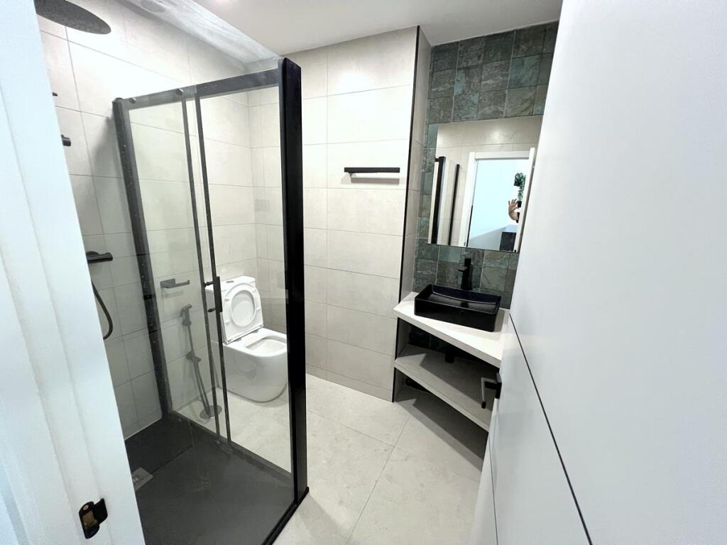 Imagen 4 de LOCAL REFORMADO CON OPCIÓN DE VIVIENDA EN CARLOS HAYA