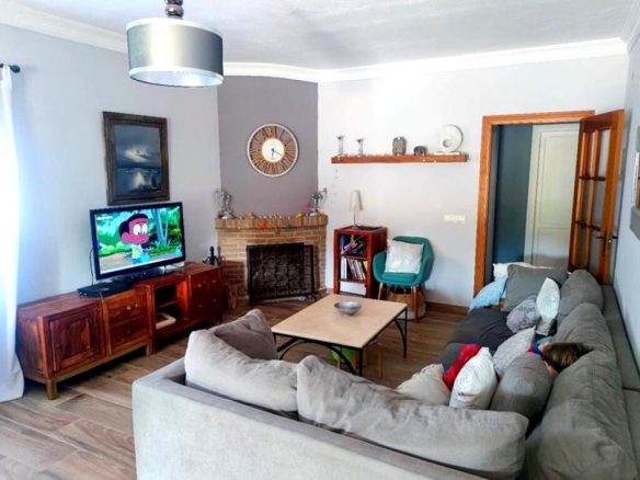 Imagen 3 de ESPECTACULAR CASA DE CAMPO CON 6 HABITACIONES Y PISCINA PRIVADA