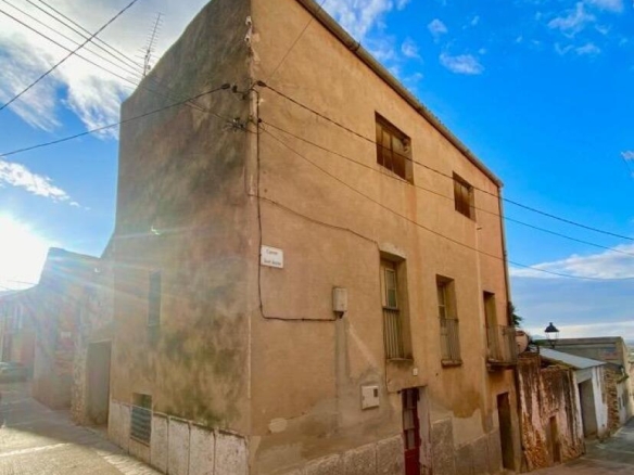 Imagen 1 de Casa esquinera con estructura reformada en Freginals